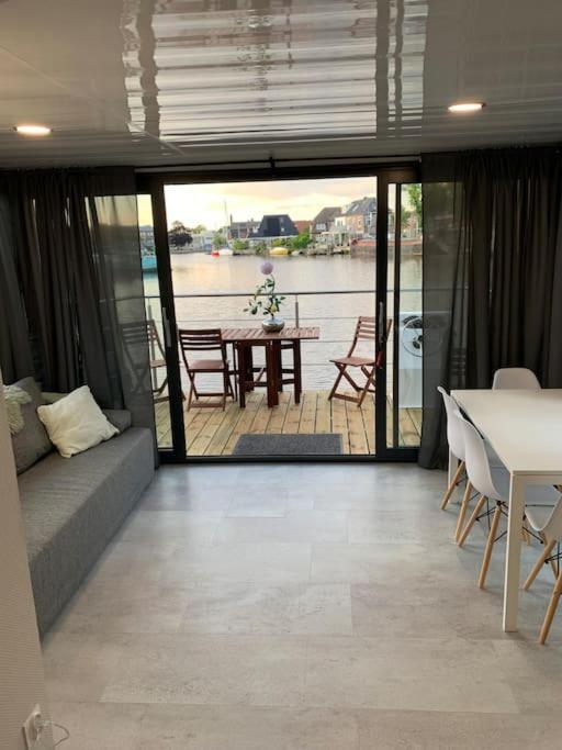 兹瓦茨勒伊斯Unique New Houseboat Moored 4公寓 外观 照片